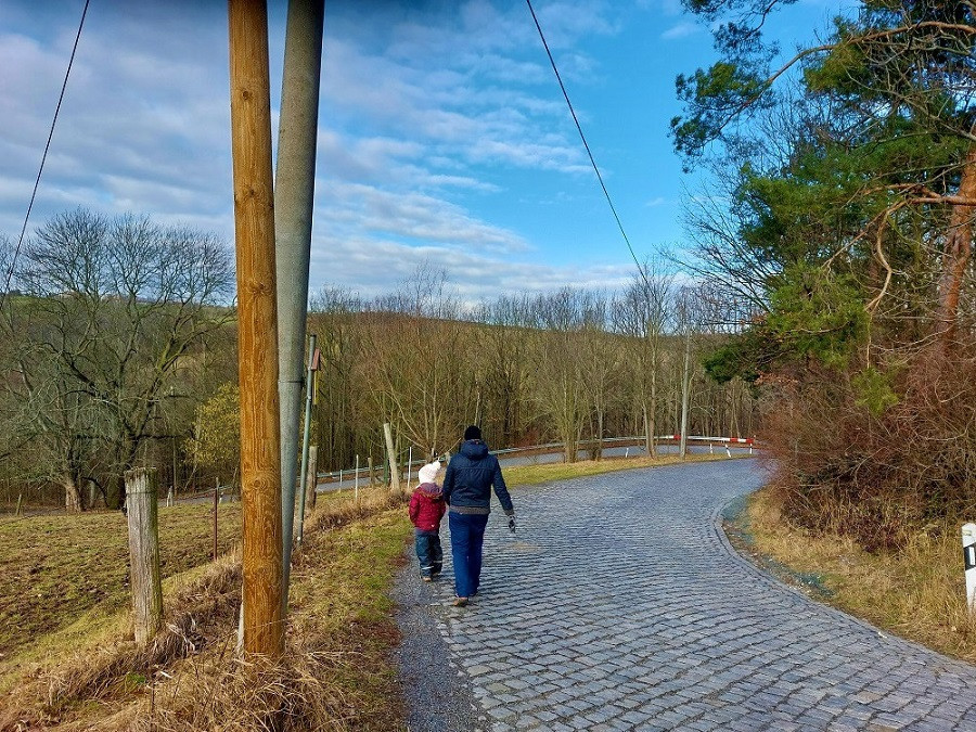 Auch auf den Straßen herrscht gähnende Leere - zum Glück!