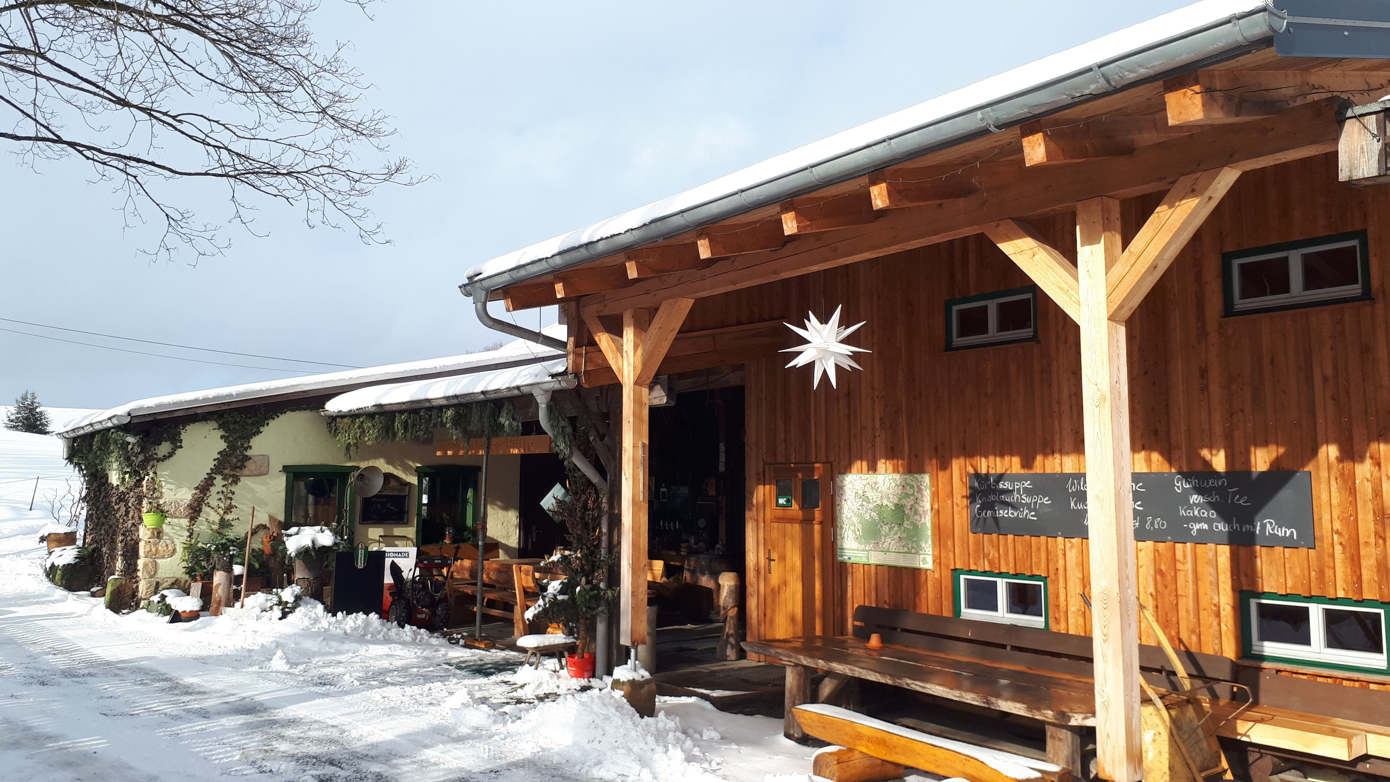 Die Wintersaison in der Sächsischen Schweiz steht vor der Tür. Die Ottendorfer Hütte war besser als je zuvor gebucht. Nun hofft man, dass die coronabedingte Schließung nicht zu lange dauert.