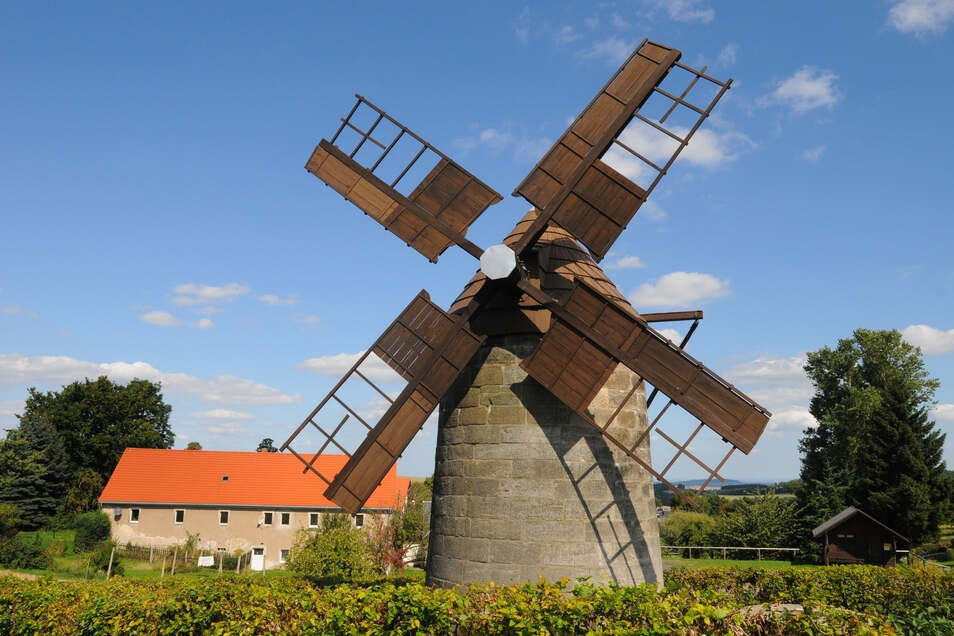 Der kleine  Turmholländer in Reichstädt ist die mit 544 Metern höchstgelegene Windmühle Sachsens.