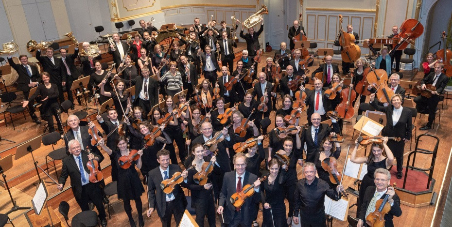 Die Bundesärztephilharmonie spielt im Kulturpalast für die Coronahilfe.