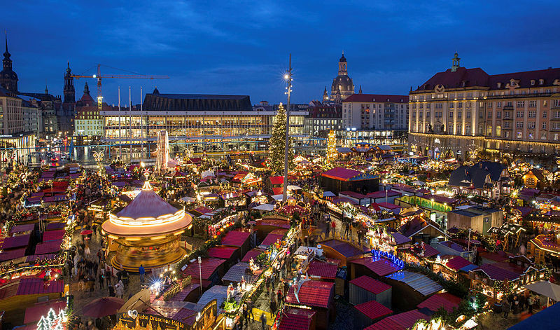 Striezelmarkt in Dresden von oben